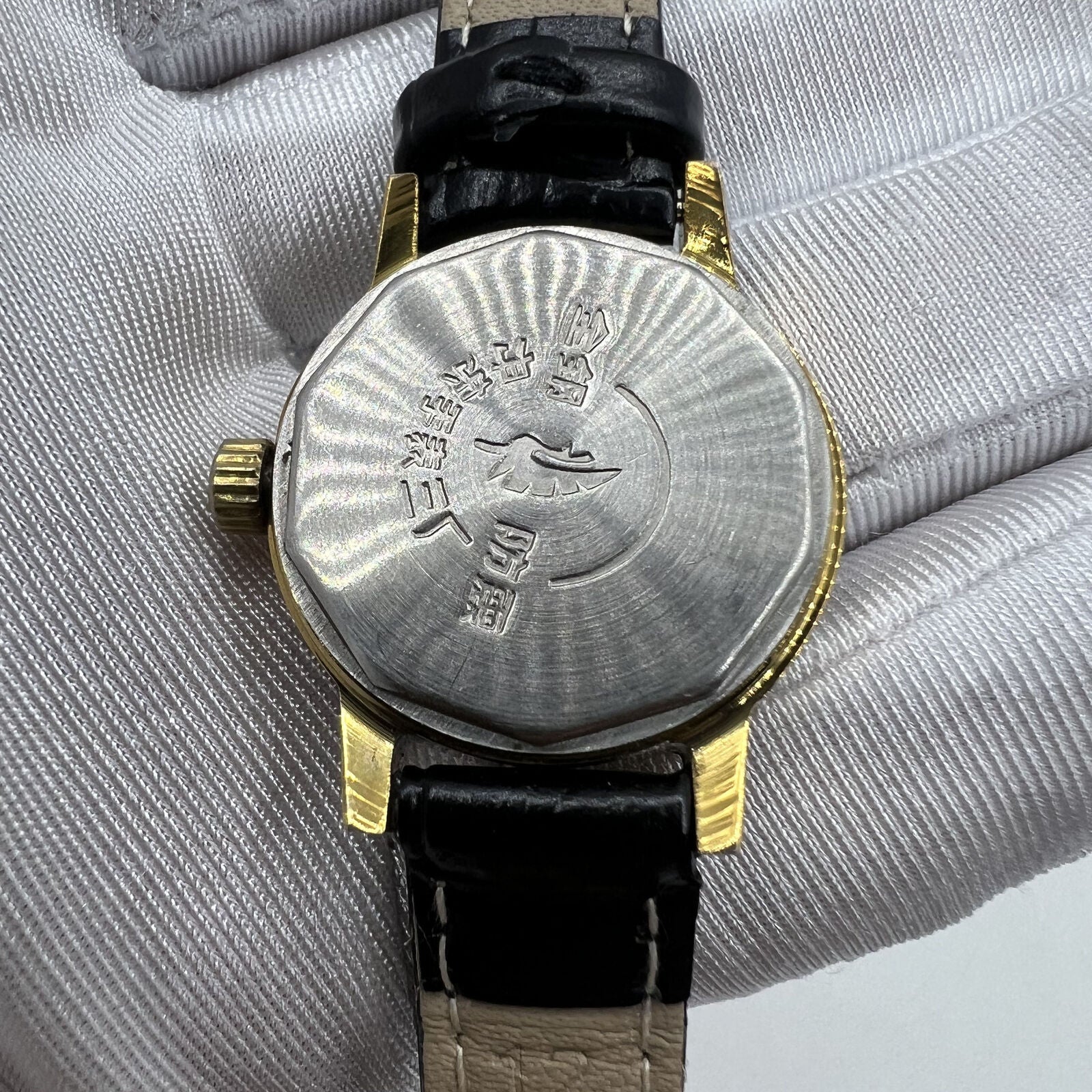 27mm Kongque silver dial watch with golden markers, manual mechanical movement, 19 jewels, China made by Kongque.