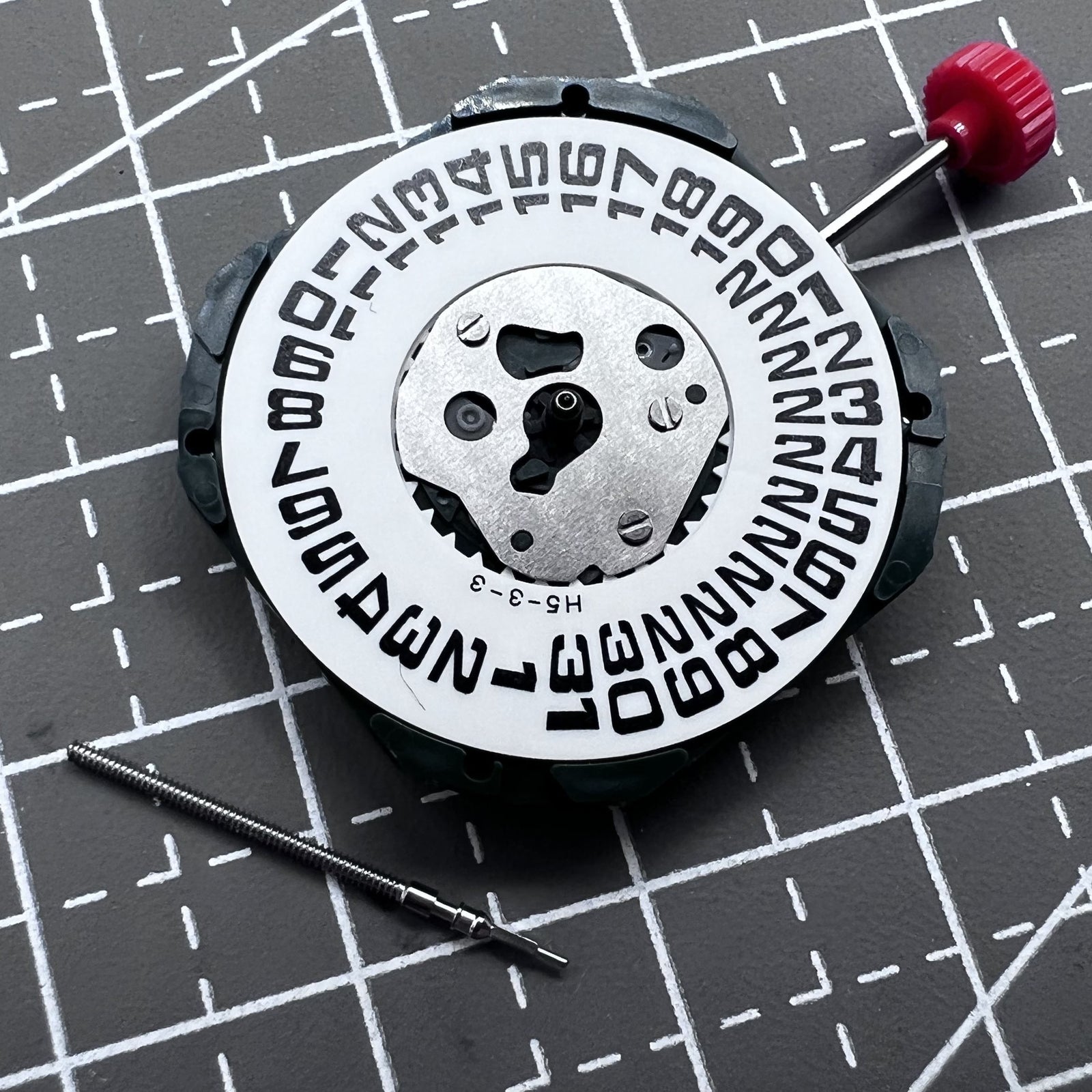 Miyota 2353 Quarzwerk Uhrwerk mit 3 Zeigern und gro�er Datumsanzeige bei 3 Uhr, pr�zise und zuverl�ssig.