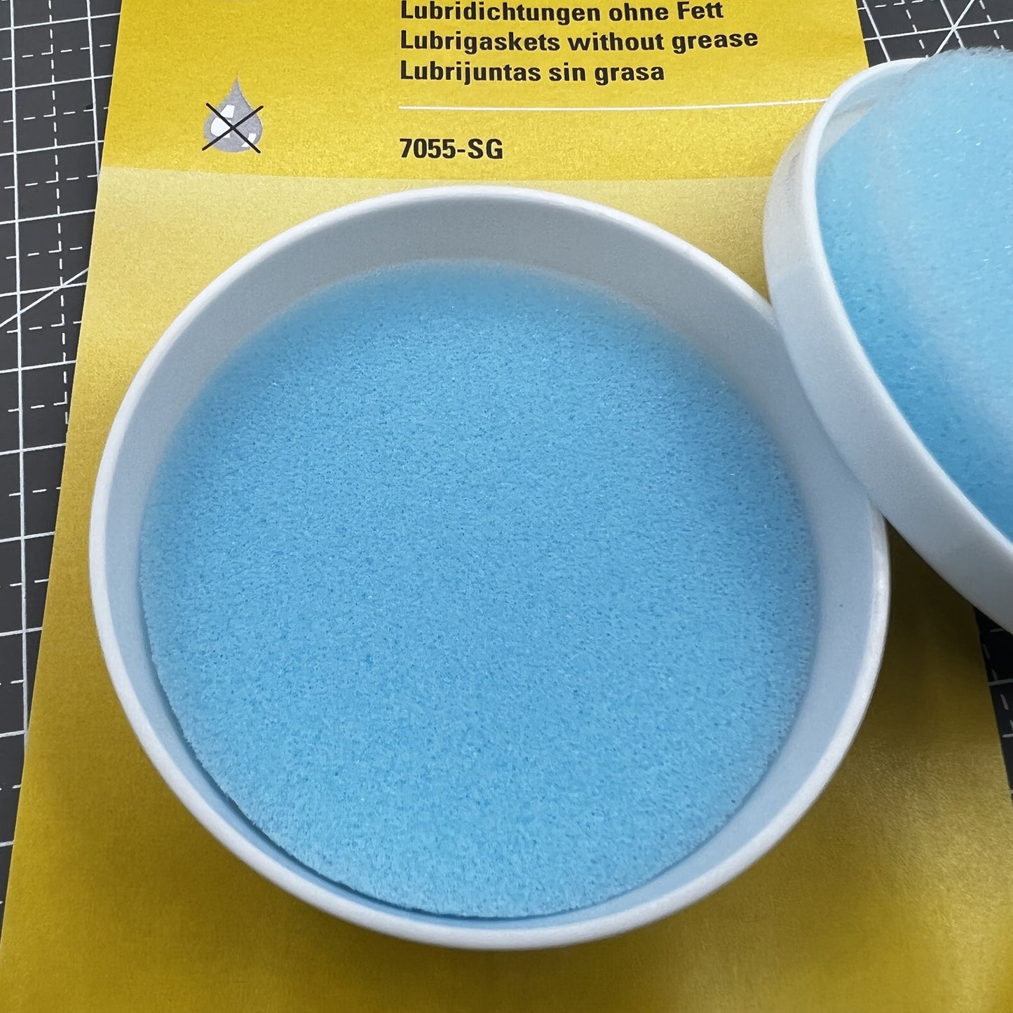 Swiss Bergeon 7055-SG watch lubricant seals box with two silicone grease foam pads for accessories.