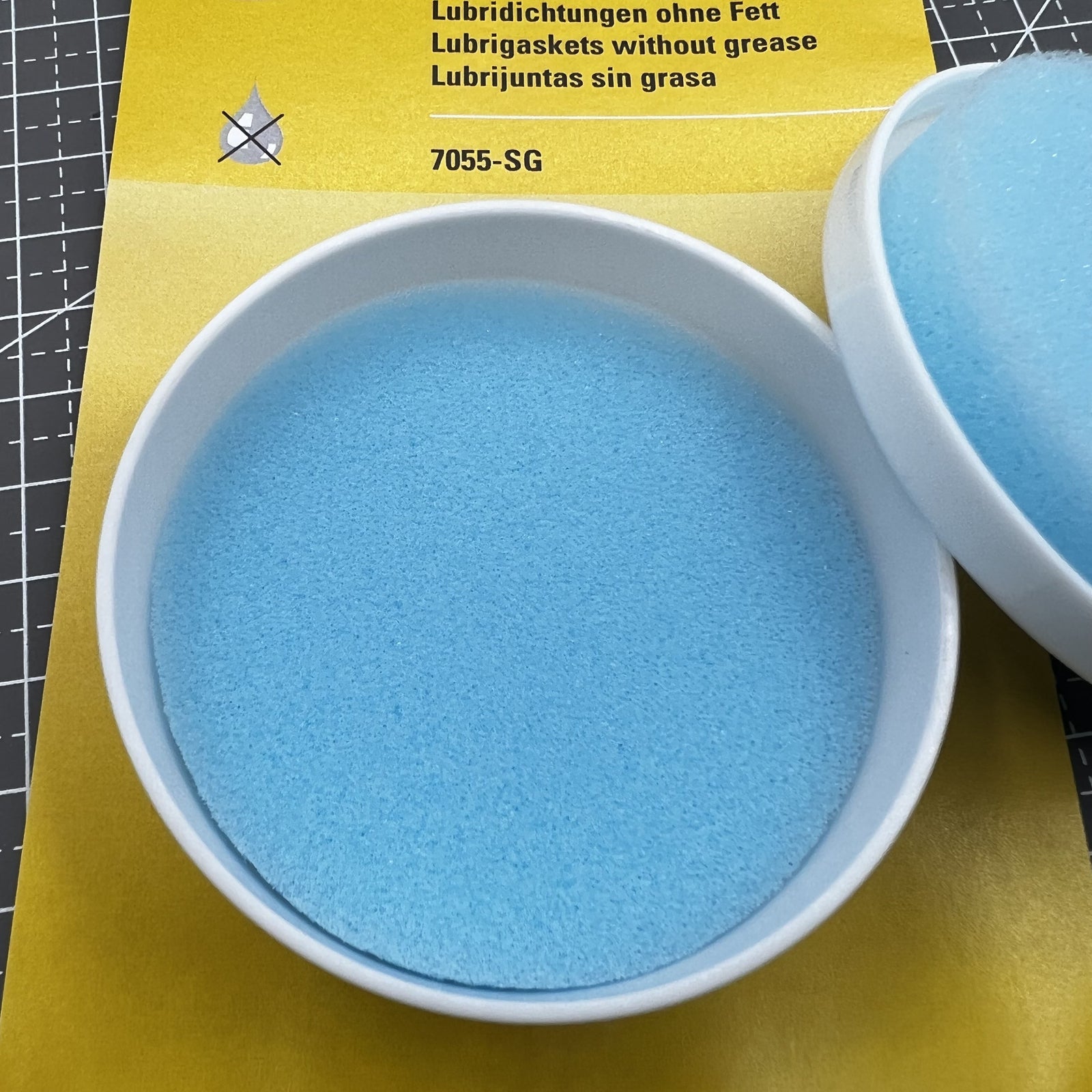 Swiss Bergeon 7055-SG watch lubricant seals box with two silicone grease foam pads for accessories.
