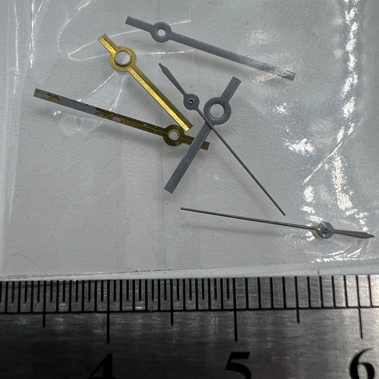 Silver watch hands set for Miyota 2035 movement, 16mm/16mm/11mm lengths, precise timekeeping accessory.