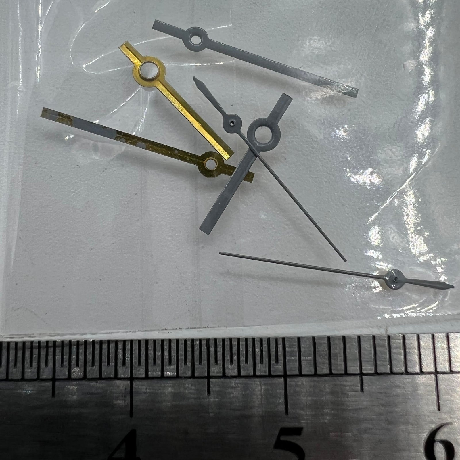 Silver watch hands set for Miyota 2035 movement, 16mm/16mm/11mm lengths, precise timekeeping accessory.