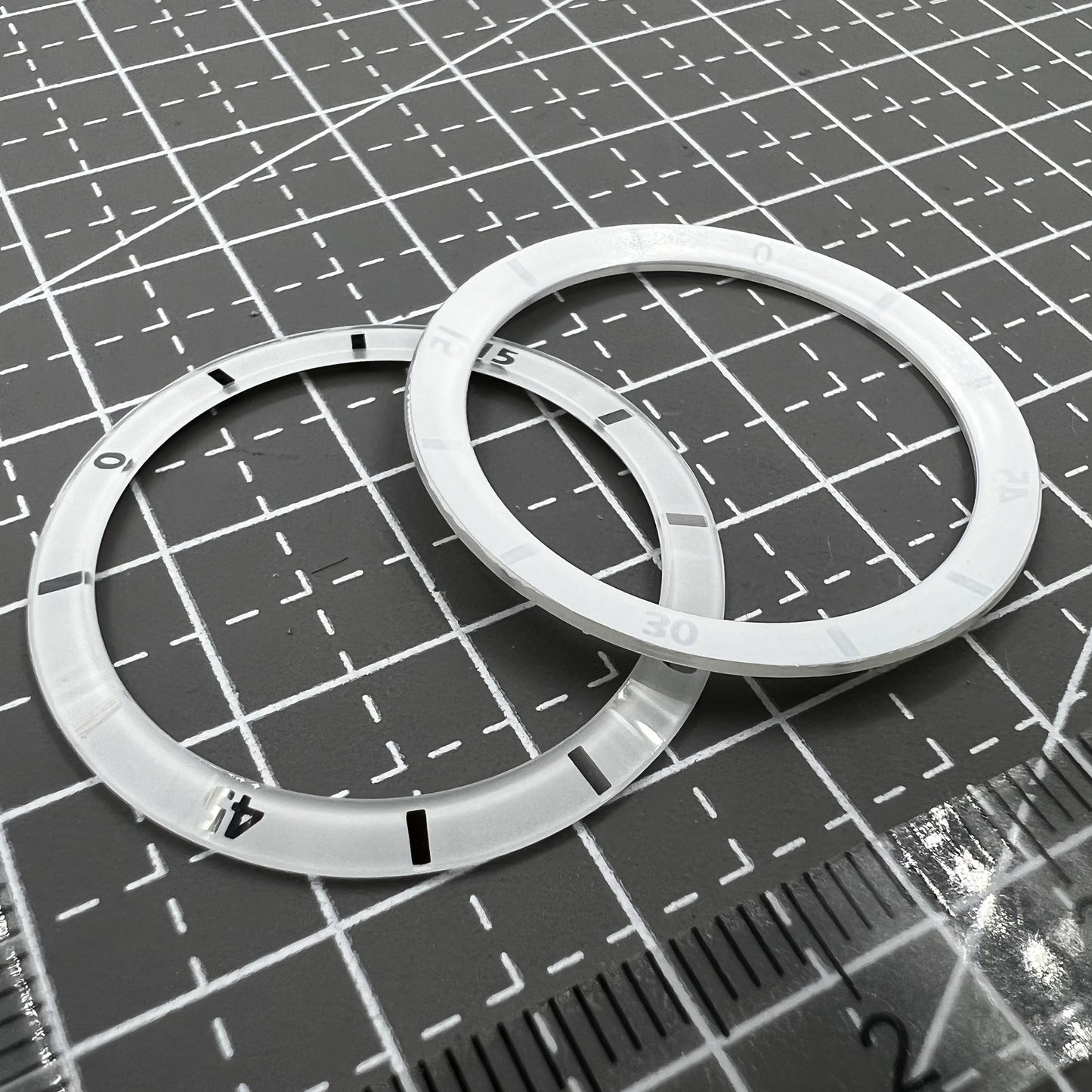 2 Stück weiße 31mm Keramik Lünette mit Zahlen für Herren Damen Uhren