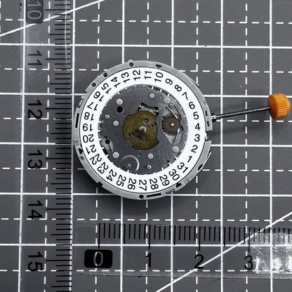 Multifunctional M921 quartz watch with three hands and small seconds at 2, 6, 10