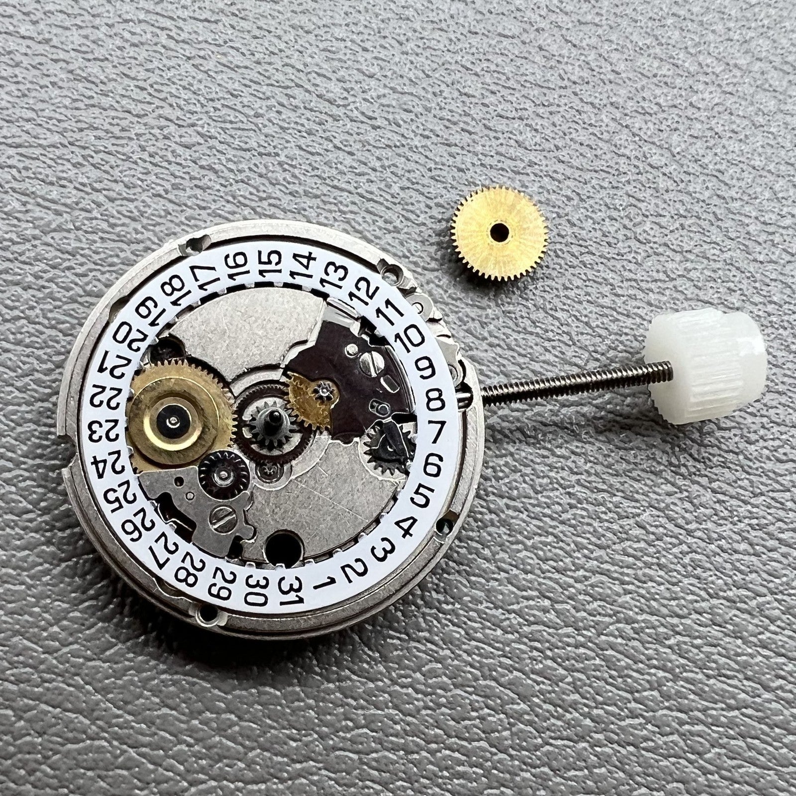 Swiss ETA 556115 quartz watch movement with 3 hands and date display at 3 o'clock, ideal for watch accessories.