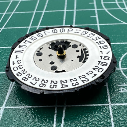Hattori Epson PC32 quartz watch movement with 3 hands and date at 3 o'clock, Japan made.