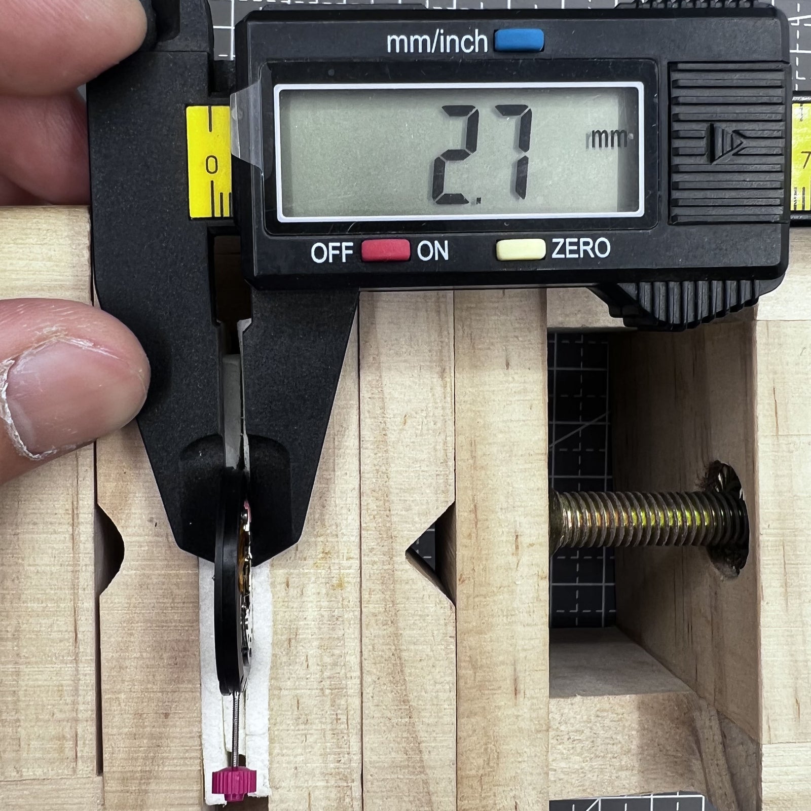 Ronda 315 Schweizer Quarzuhrwerk mit Datumsanzeige bei 3 Uhr ? pr�zise Uhrwerk f�r Armbanduhren.