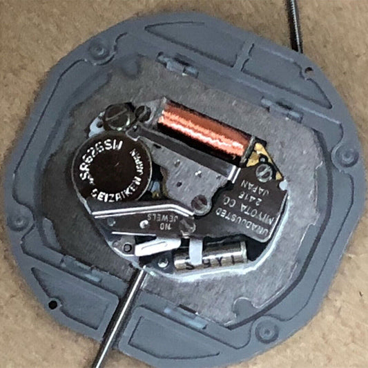 Miyota 2415 quartz watch movement with white date wheel at 3 o'clock for precise timekeeping