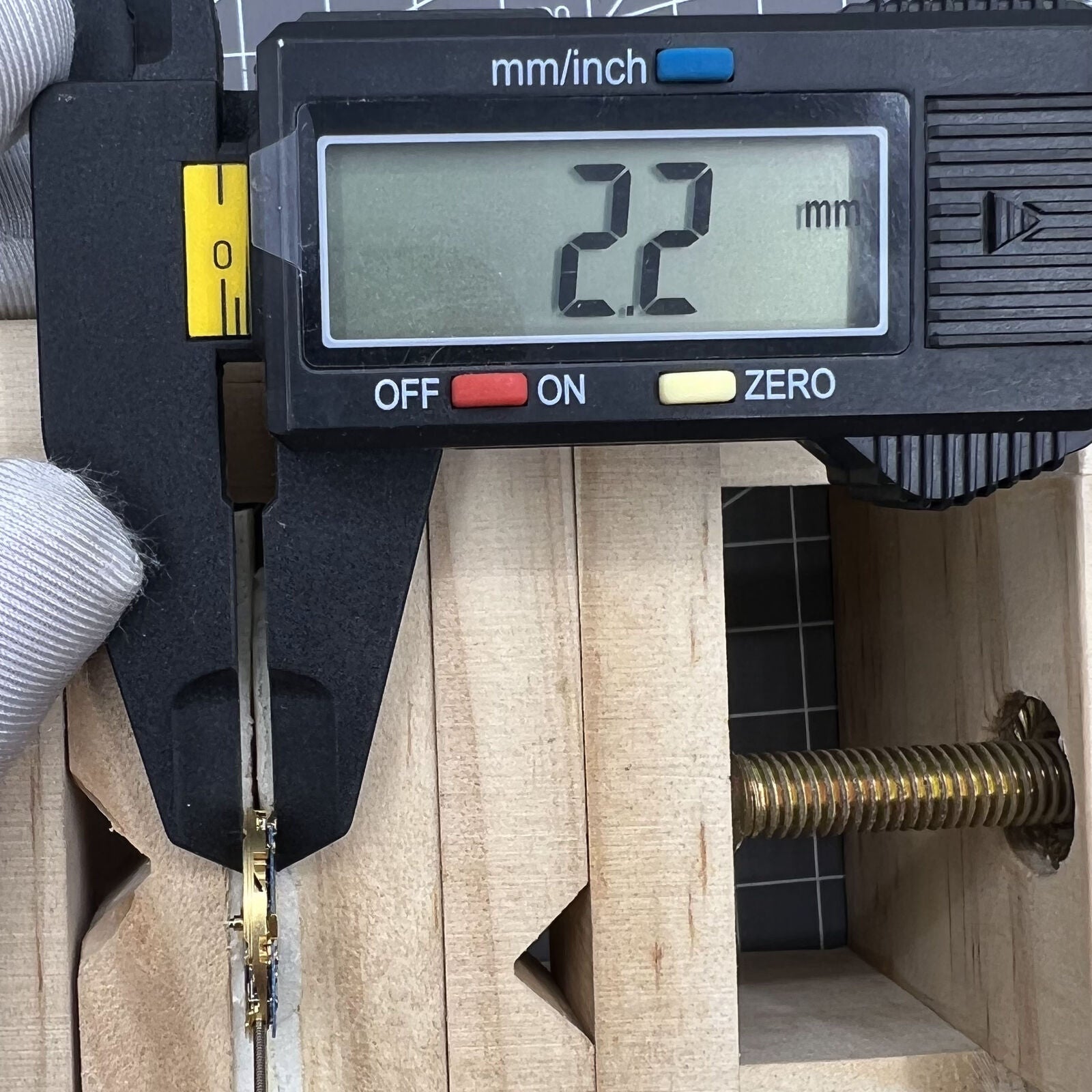 ETA 956.032 Swiss Made quartz watch movement with 2 hands, precision craftsmanship by ETA for reliable timekeeping.