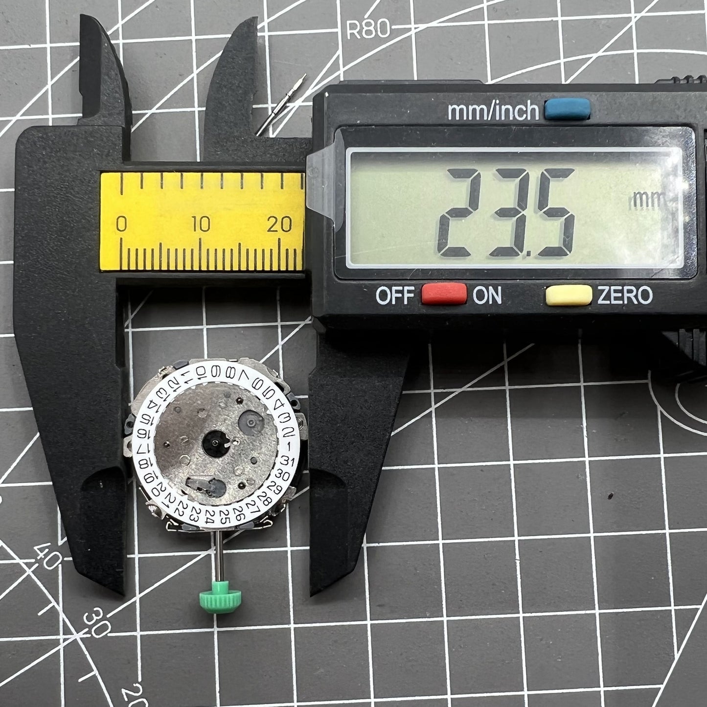 Mouvement à quartz Miyota FS01 3 EYES Chronographe Date à 4 heures
