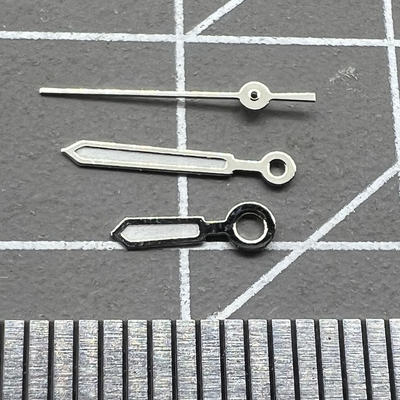 9.5mm Miyota watch hands with white trim and green lume for 1L12 Japan quartz movement accuracy.