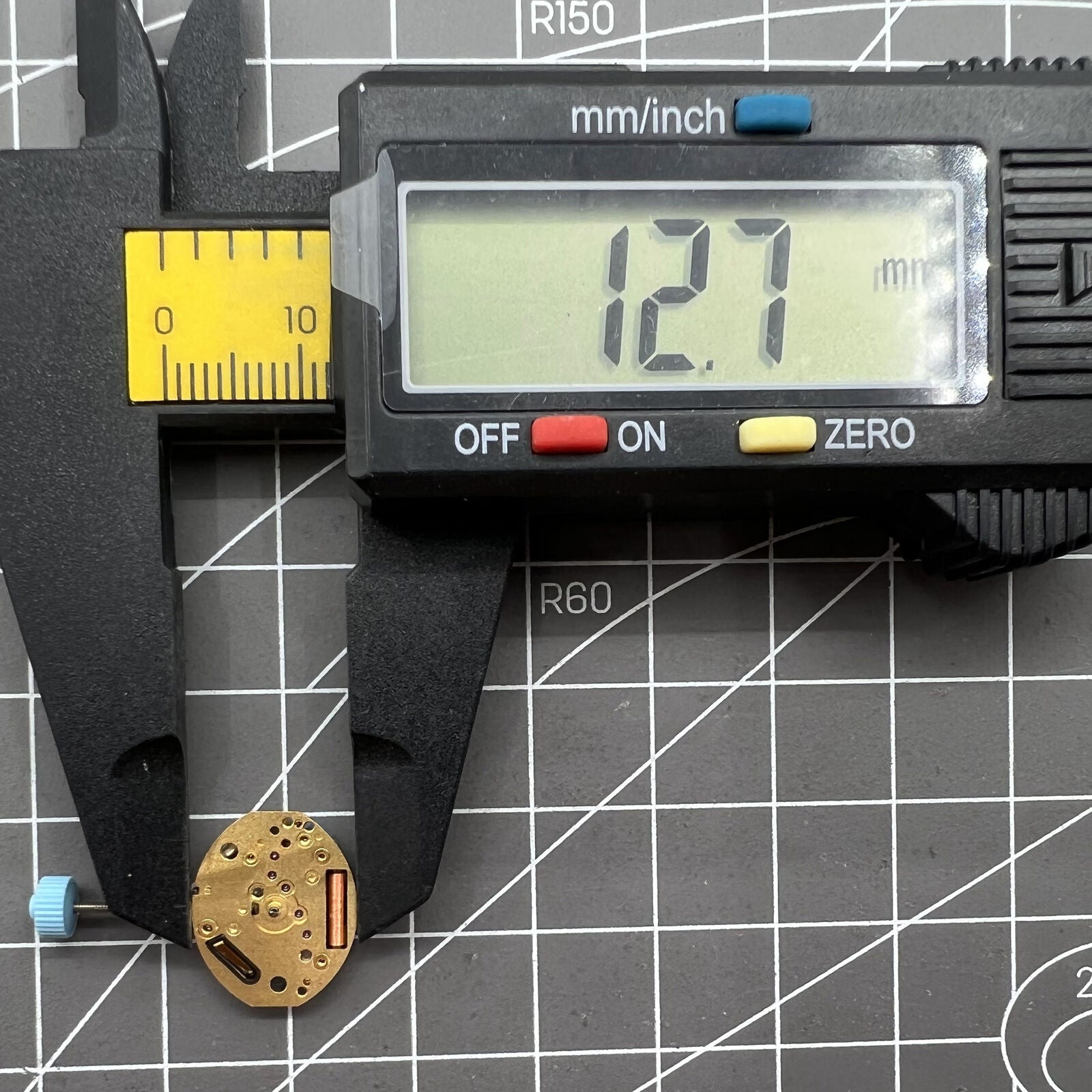 Swiss ETA 980.153 quartz watch movement featuring 2 hands, precision-engineered for premium watch accessories.