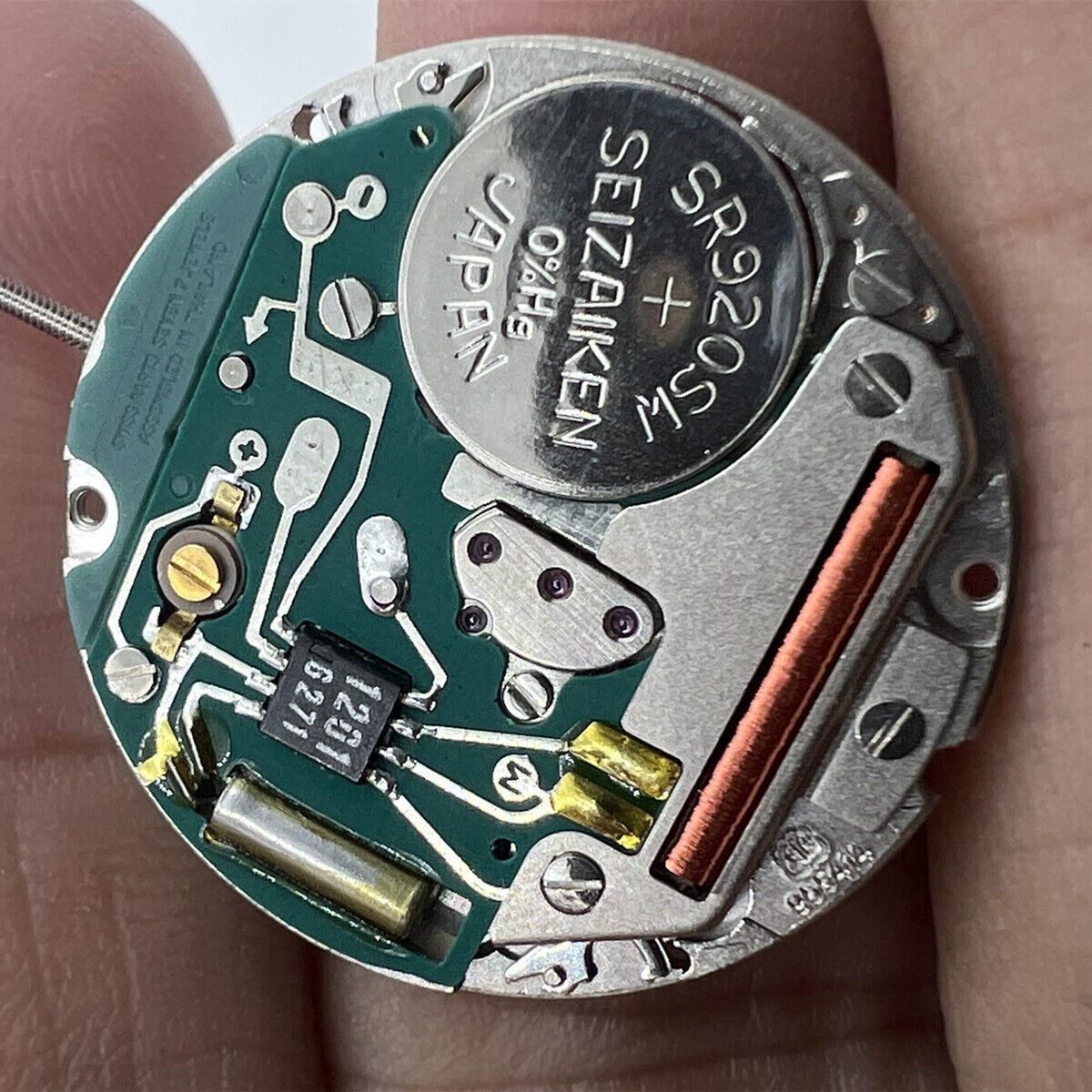 ETA 955.414 Swiss quartz watch movement with date display at 6 o'clock, precision timekeeping accessory.