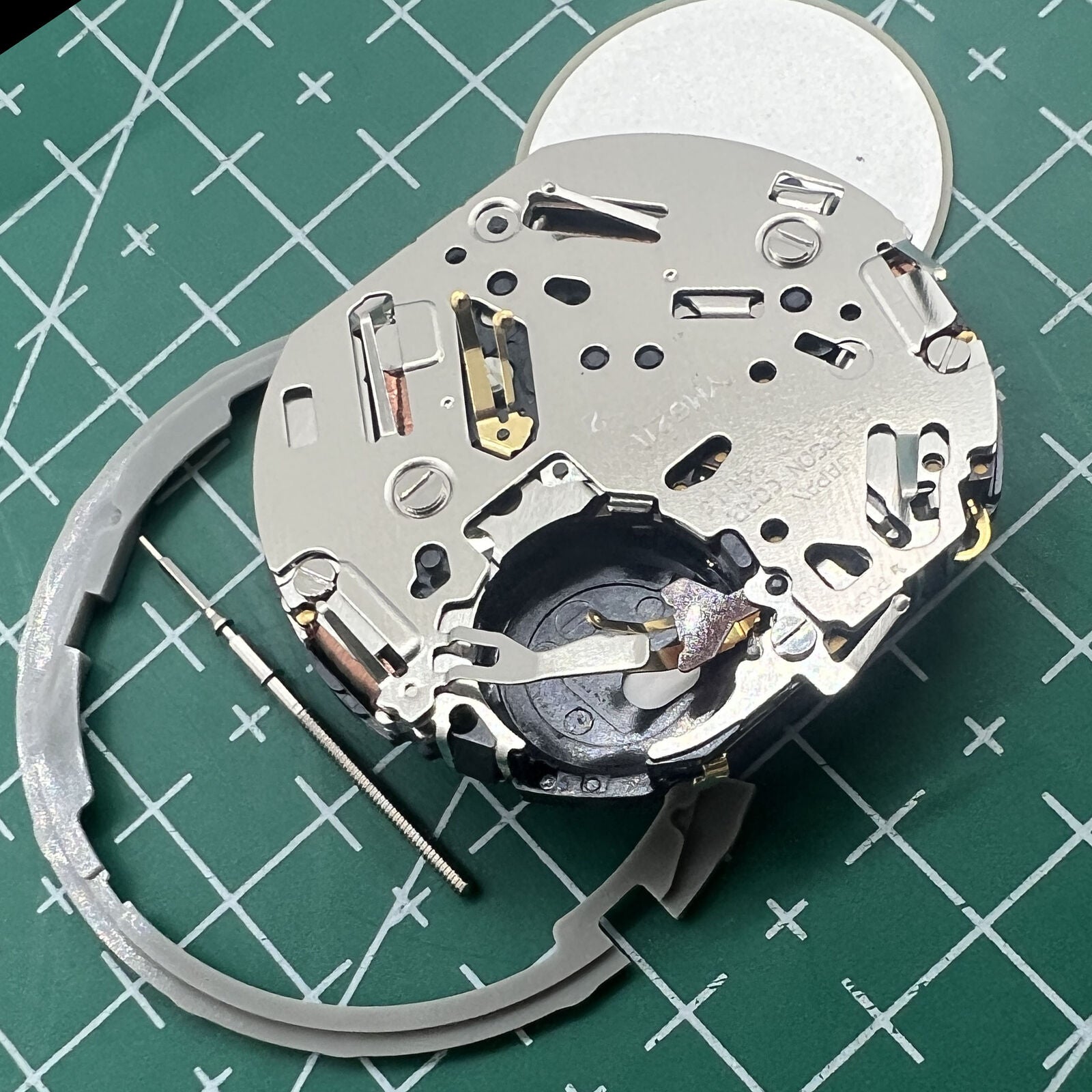 Hattori Epson TMI YM62A quartz watch movement for precise and reliable timekeeping in watch accessories.