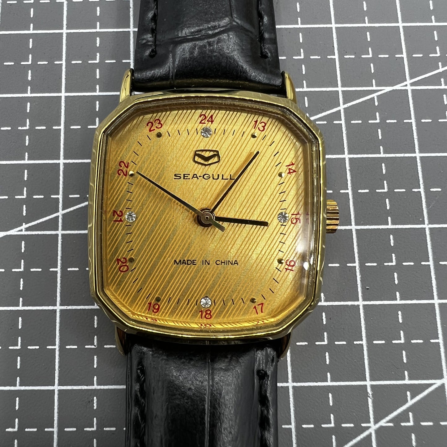 Mechanische Handaufzugsuhr von Tianjin Seagull mit 28mm achteckigem goldenen Geh�use und elegantem goldenem Zifferblatt
