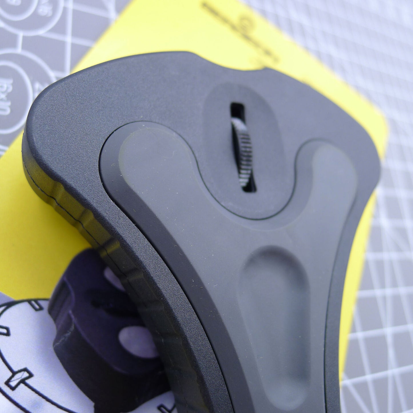 Swiss Bergeon 2819-MINI JAXA watch back case opener tool up to 62mm for precise watch repair tasks.