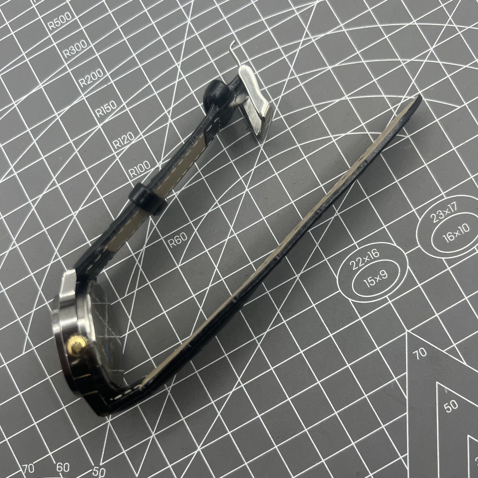 Mechanische Manuelle Uhr 34mm mit schwarzem Zifferblatt, 19 Steine, sto�fest, von Shanghai f�r pr�zise Zeitmessung.