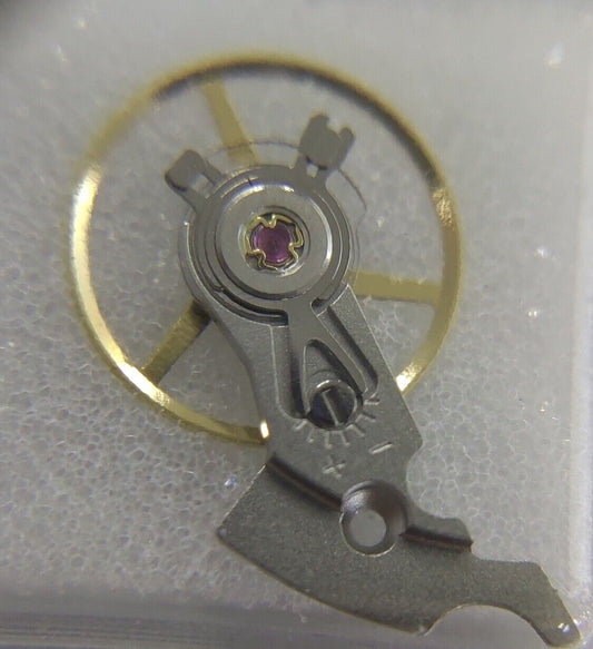 Balancier de montre avec attelle générique pour mouvement <tc>ETA</tc> C07.111. Pièce de montre