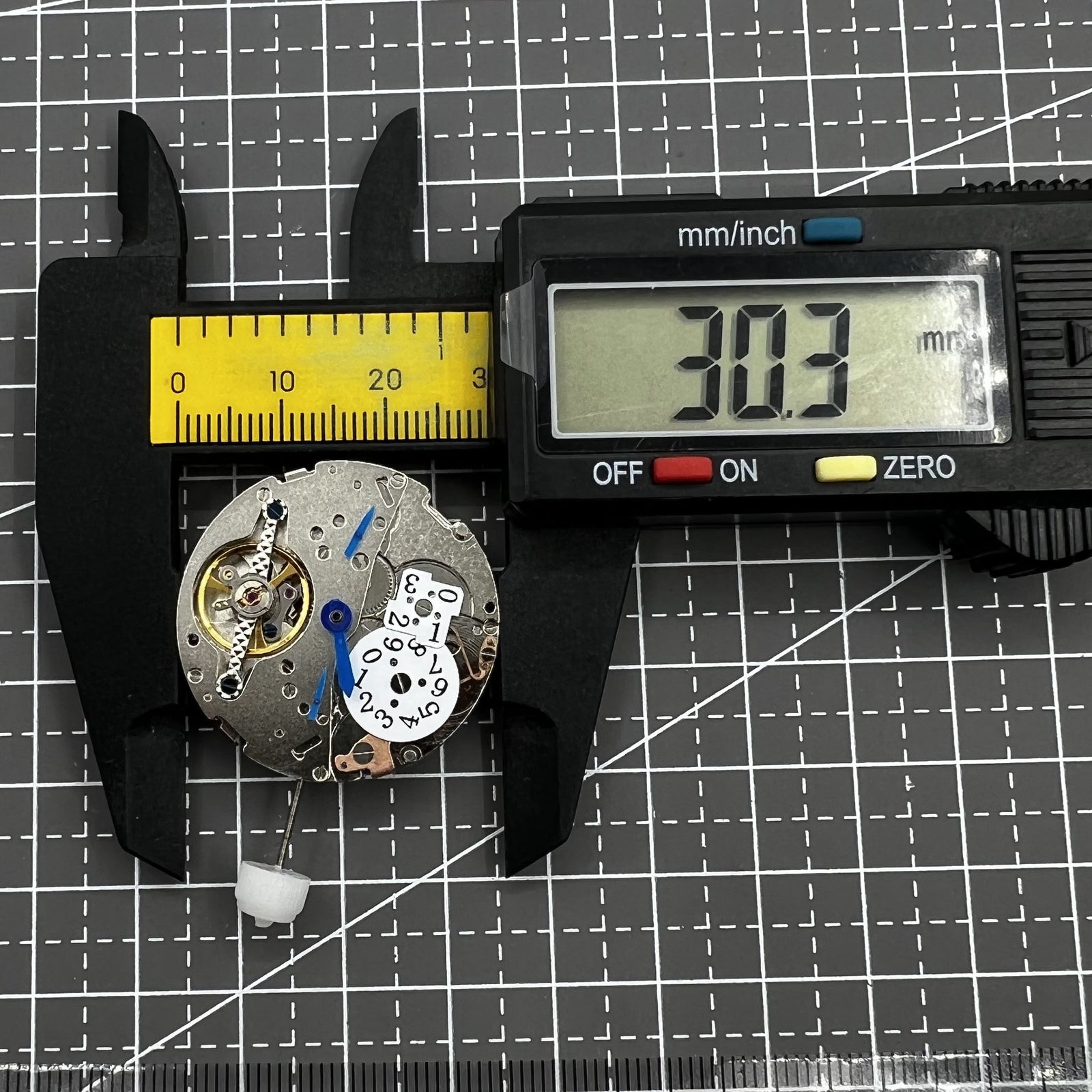 Shanghai multifunktionale mechanische Armbanduhr mit Datum-Anzeige bei 12 Uhr f�r stilvolle Zeitmessung