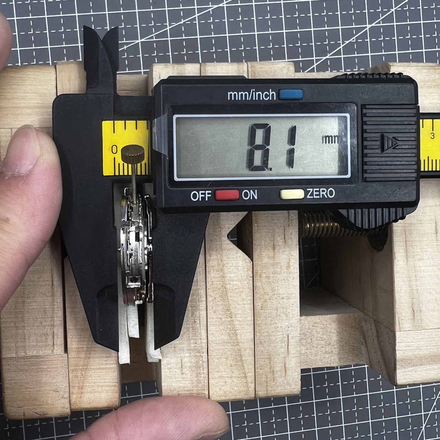 Automatisches mechanisches Uhrwerk China 8205 Kleine Sekunde bei 3 oder 9