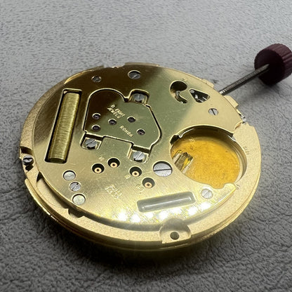 Ronda Quarzuhrwerk 1016 Swiss watch movement with date display at 3 o?clock, precision timekeeping.