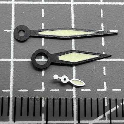 Schwarze diamantf�rmige Zeiger mit gr�nem Leuchtmittel f�r ST300 ST320 ETA497 Uhrwerk von Schwarze.