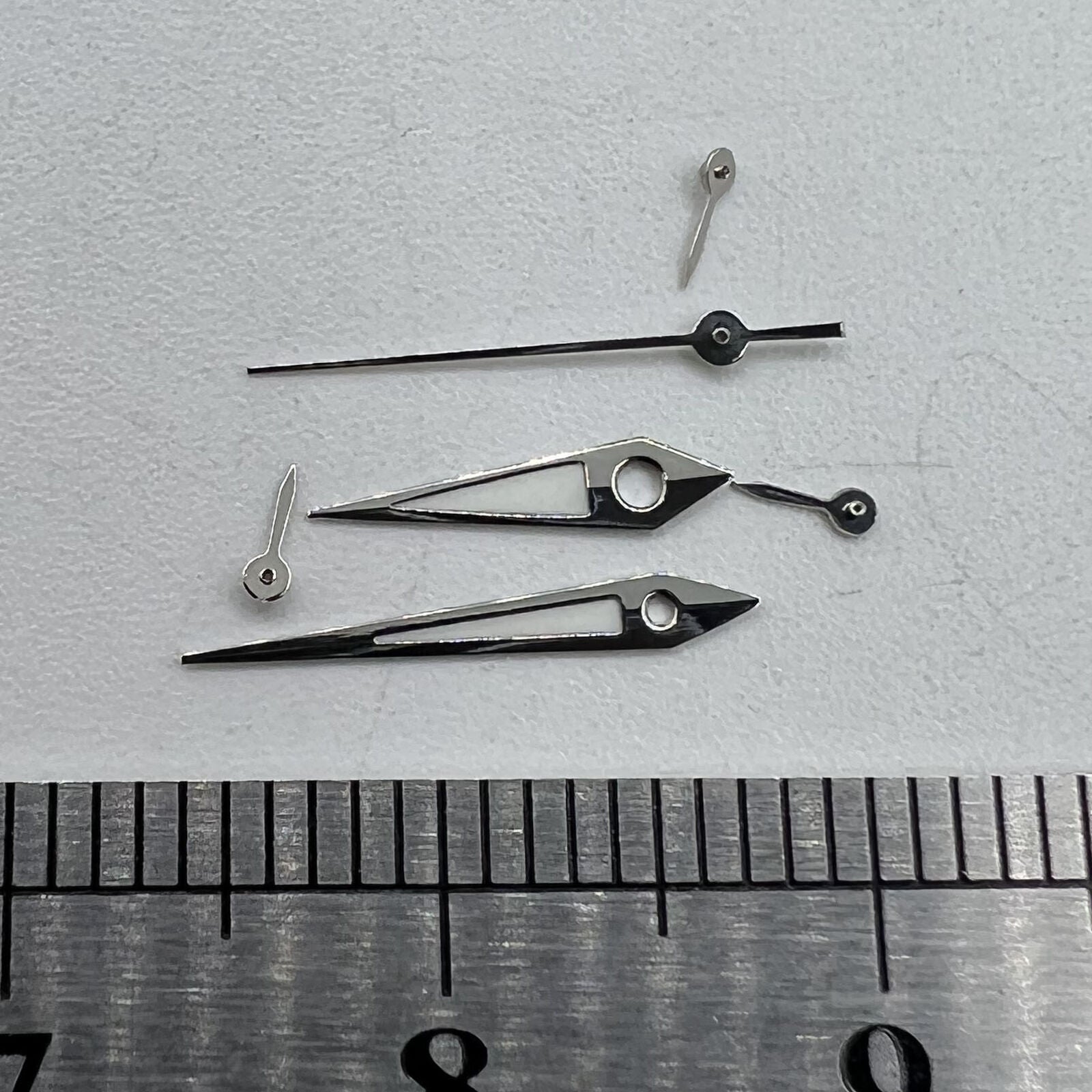 Silver-trimmed luminous green watch hands, 11.5mm, for VX3J VX9J models, ideal for precise time reading