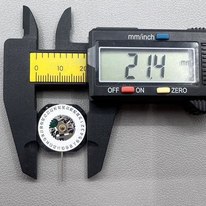 Japan V722C quartz watch movement with three hands and date display at 6 o'clock, ensuring accurate timekeeping.