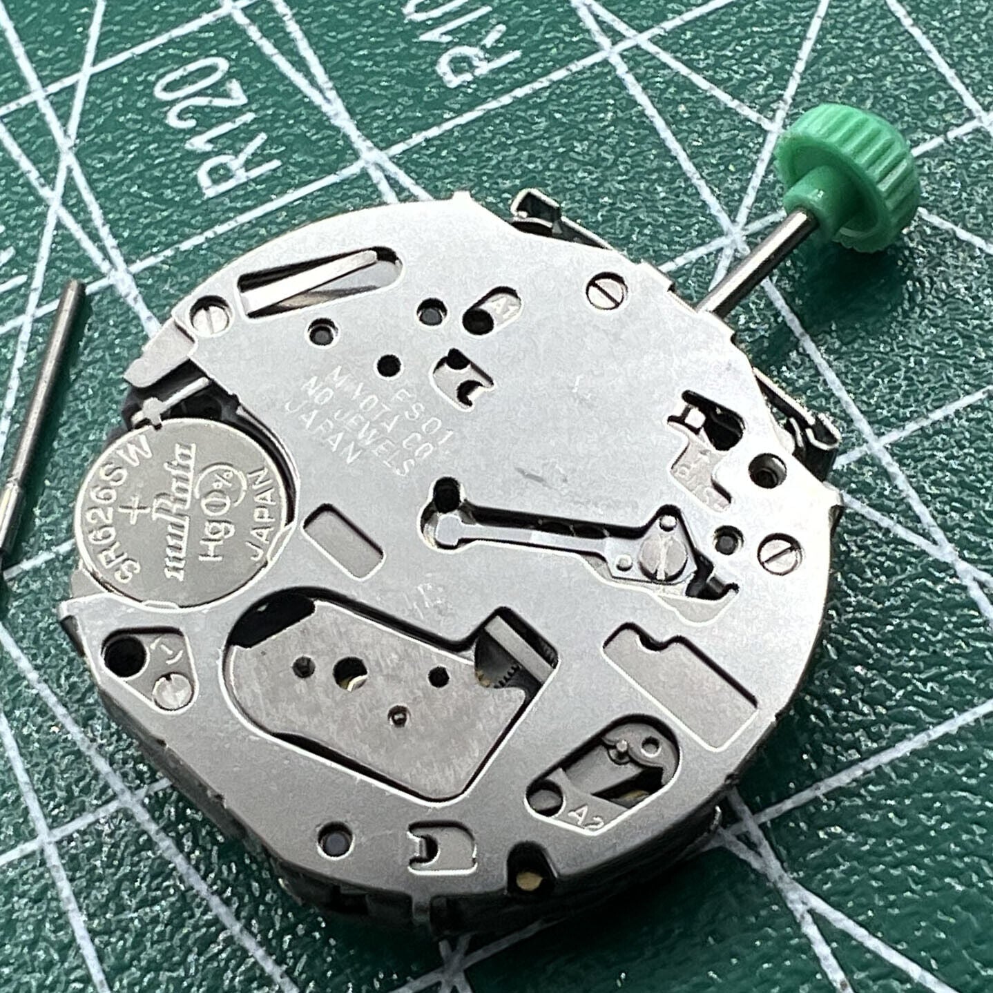 Japan Miyota FS01 quartz watch movement, reliable precision component for expert watch repairs and assembly.