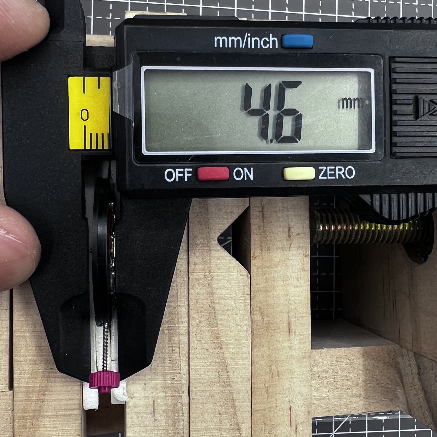 Ronda 315 Schweizer Quarzuhrwerk mit Datumsanzeige bei 3 Uhr ? pr�zise Uhrwerk f�r Armbanduhren.