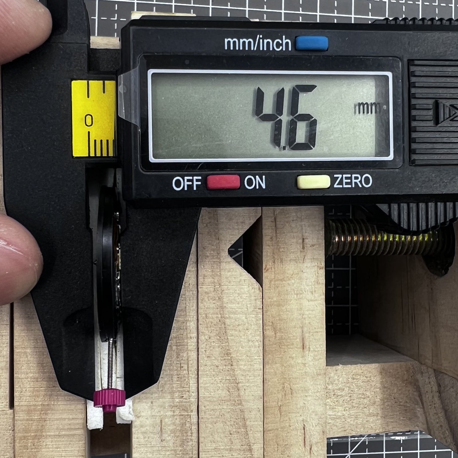 Ronda 315 Schweizer Quarzuhrwerk mit Datumsanzeige bei 3 Uhr ? pr�zise Uhrwerk f�r Armbanduhren.