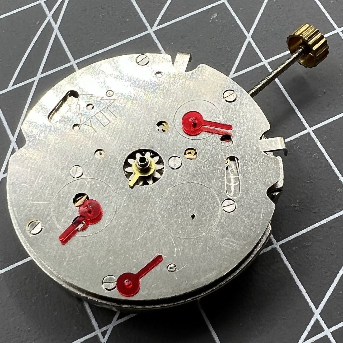 Dandong 26.5mm 7120 automatic mechanical watch movement with multi-function features for precision timekeeping.