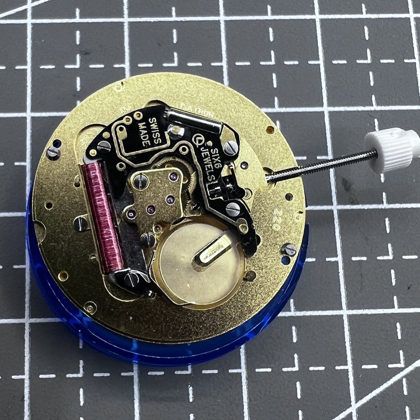 Swiss ISA 220 quartz watch movement with single calendar date at 3 o'clock, ideal for precise timekeeping accessories.