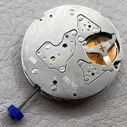 Swiss Ronda 5050B quartz watch movement with date at 6 o'clock and three hands for precise timekeeping.