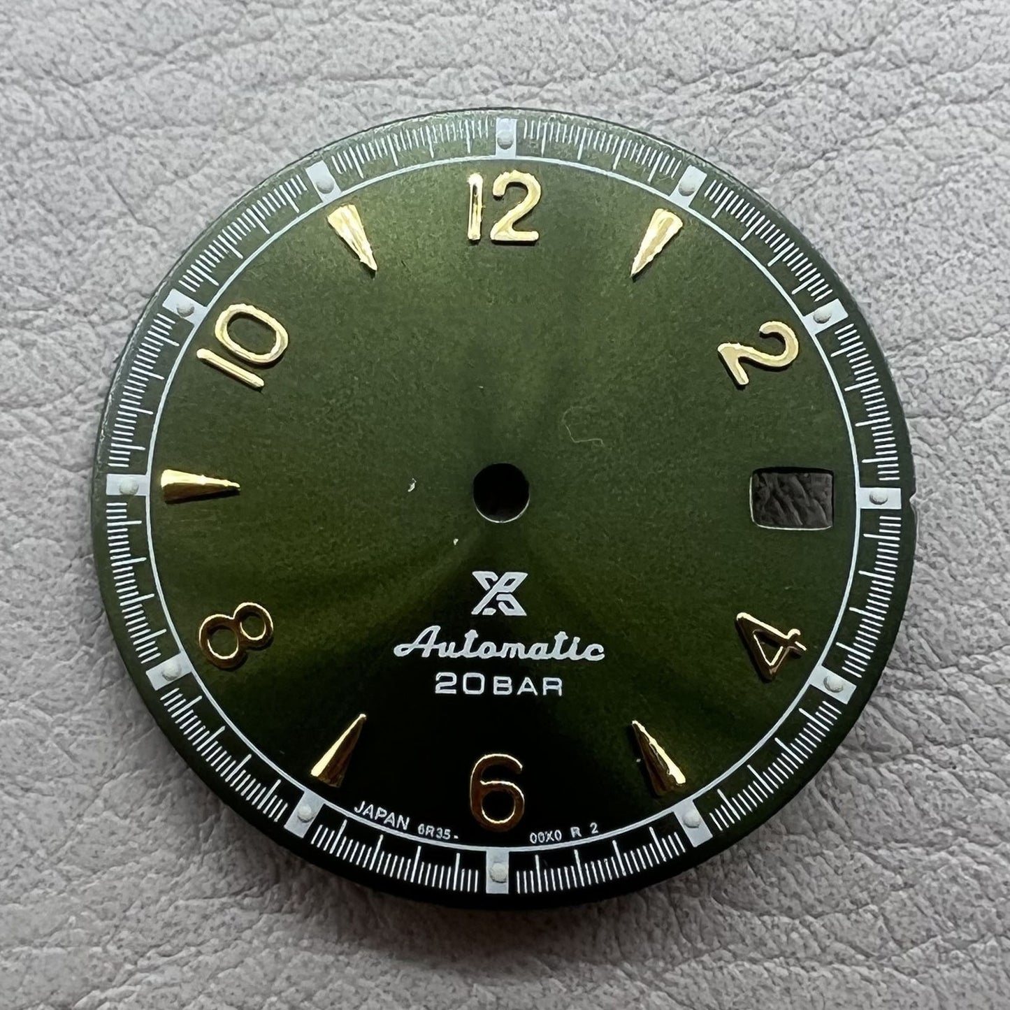 Leuchtendes Vintage Goldenes Oliven Zifferblatt 30mm Green Nail NH35 Uhr alt text:  