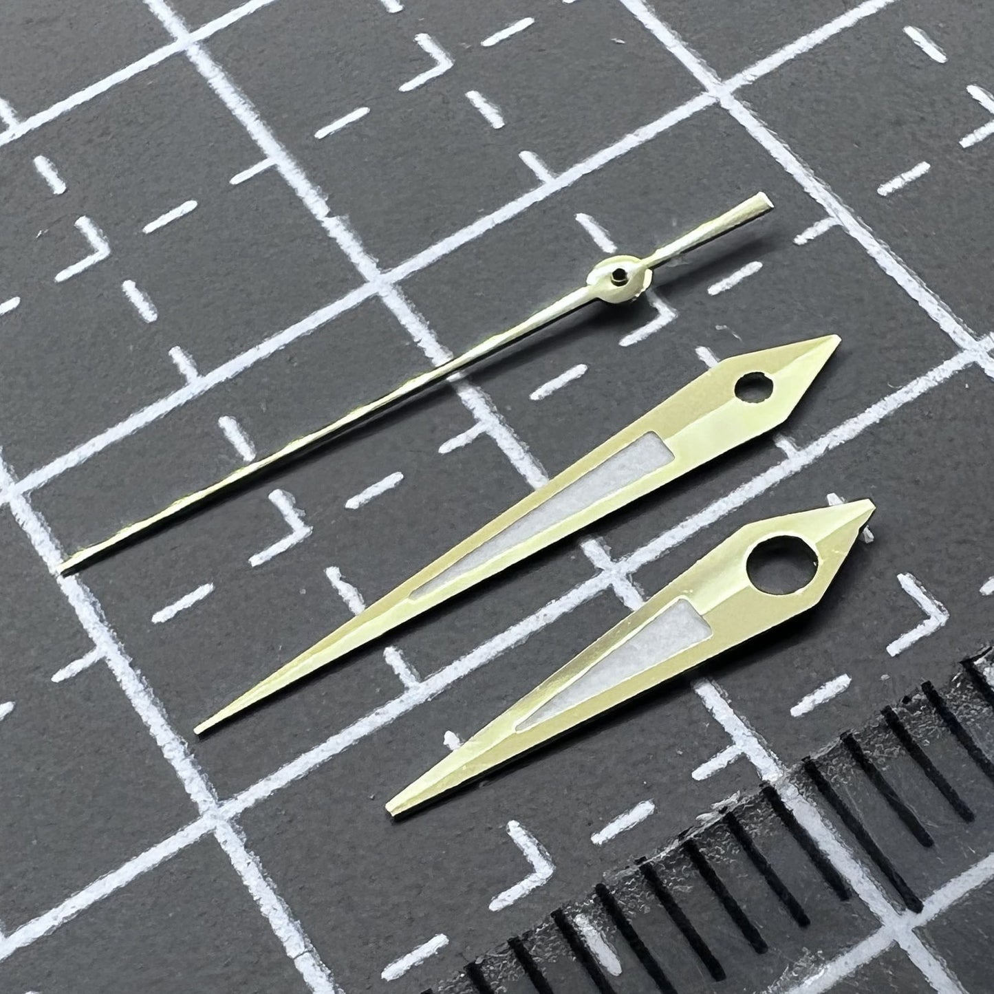 Goldglänzendes Lume Pfeilform Zeigerset 14mm für Seiko NH35 NH36 NH38 Uhrwerk