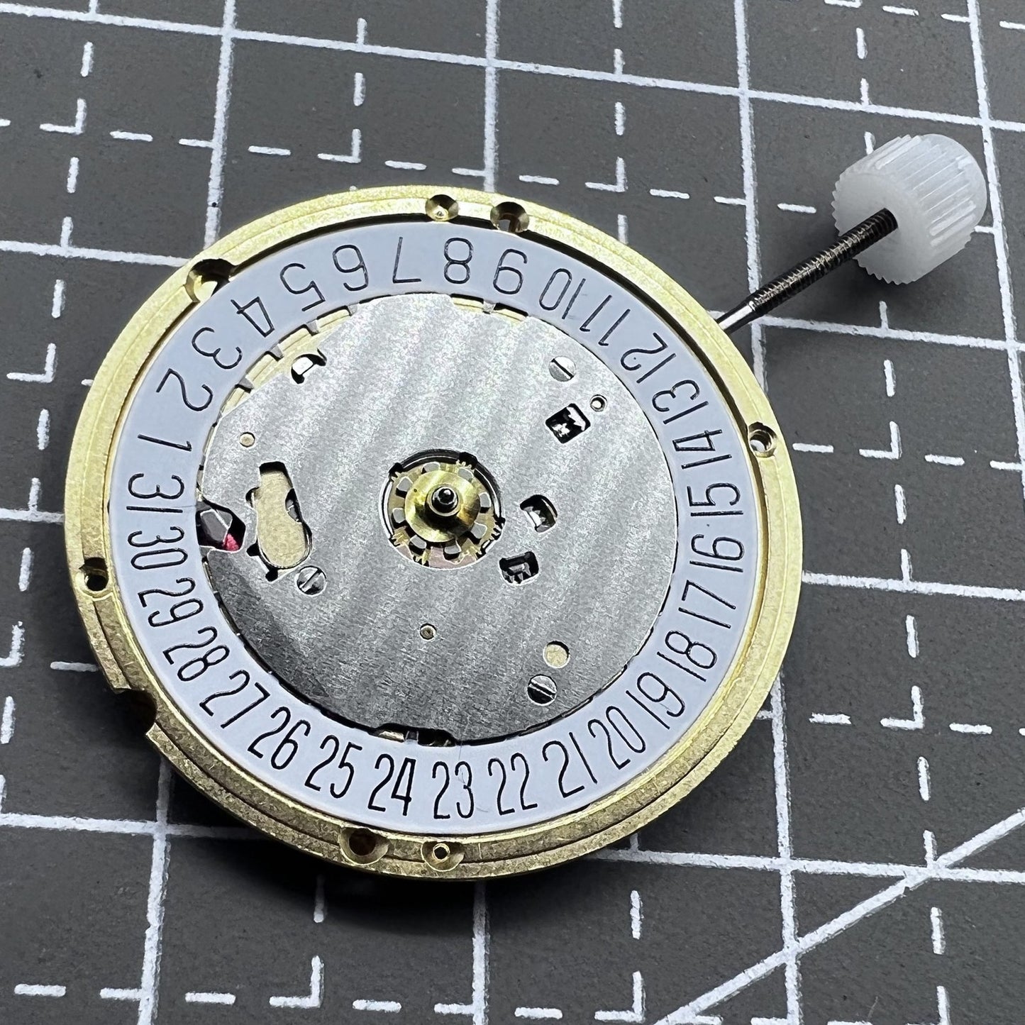 Schweizer ETA E63.111 Quarzwerk mit 3 Zeigern und Datumsanzeige bei Position 6, pr�zise Uhrwerkskomponente