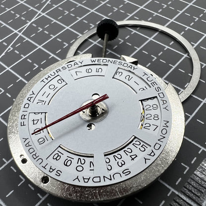 ST2147 automatic watch, mechanical movement, day-date display at 12 with date at 3, elegant design.