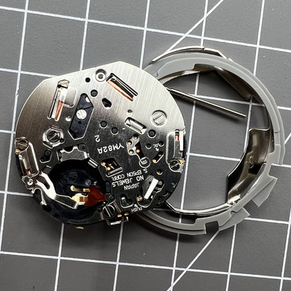 Montre Hattori Epson TMI YM82 YM82A à mouvement à quartz fabriquée au Japon 