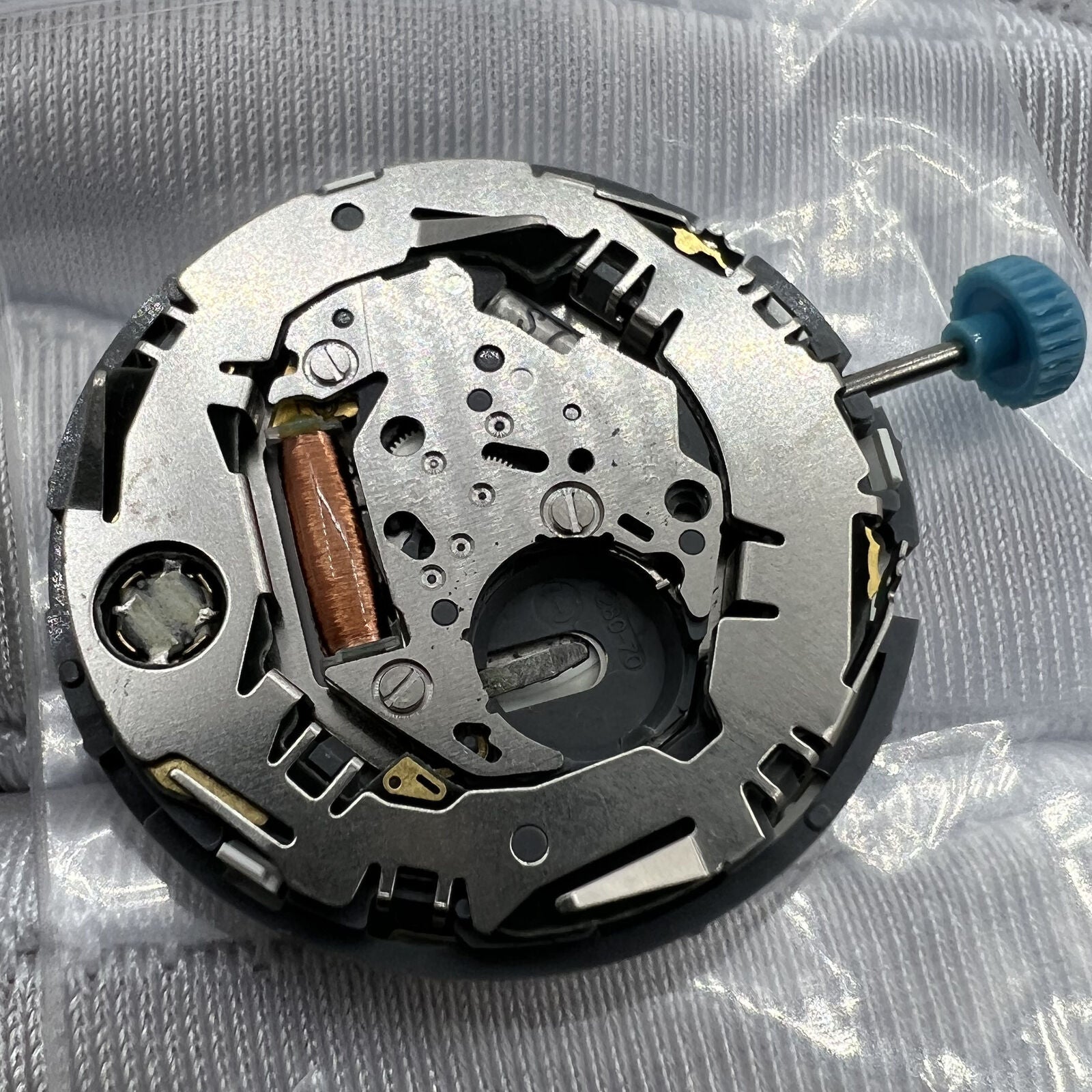 Miyota 6N10 quartz movement with luminescent hands and date at 3 o?clock, premium watch accessory.