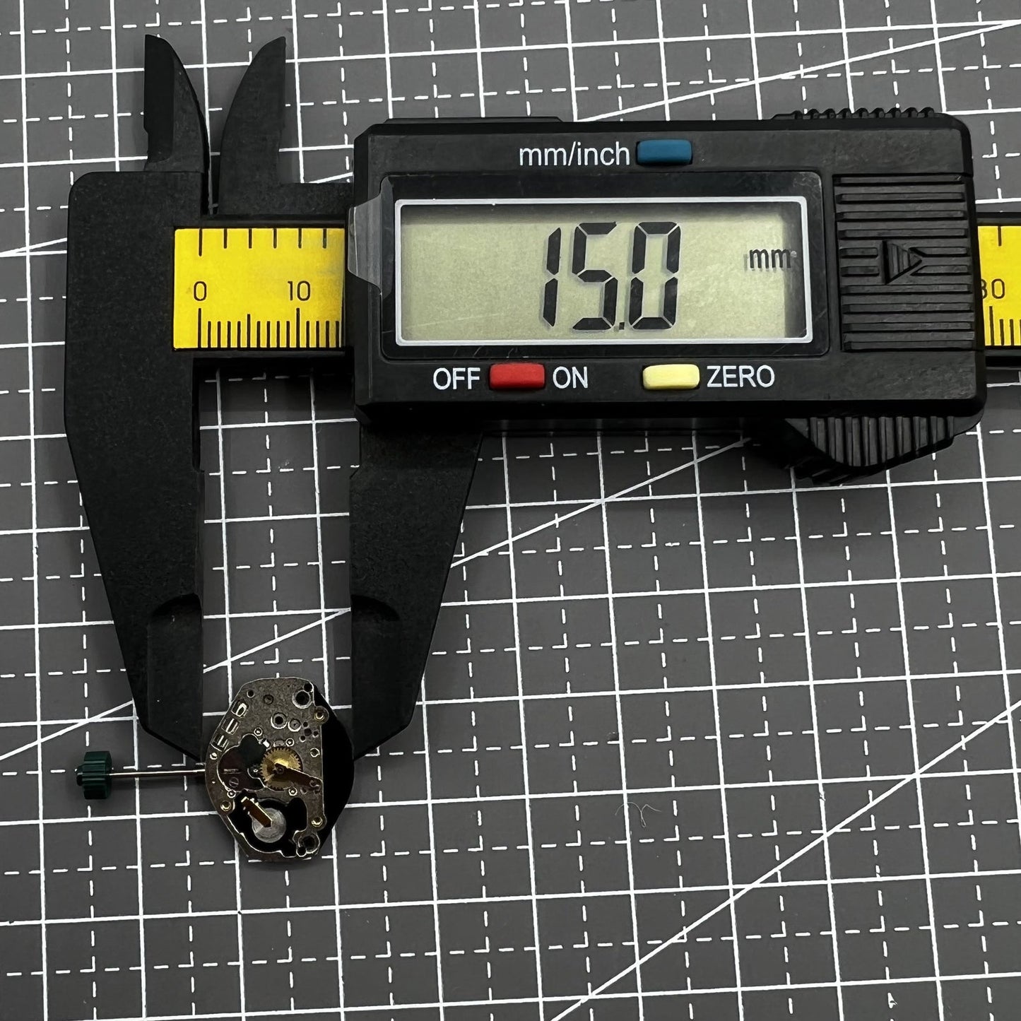 Ronda 1063 Quartz watch movement with three hands, precise timekeeping for elegant accessories.