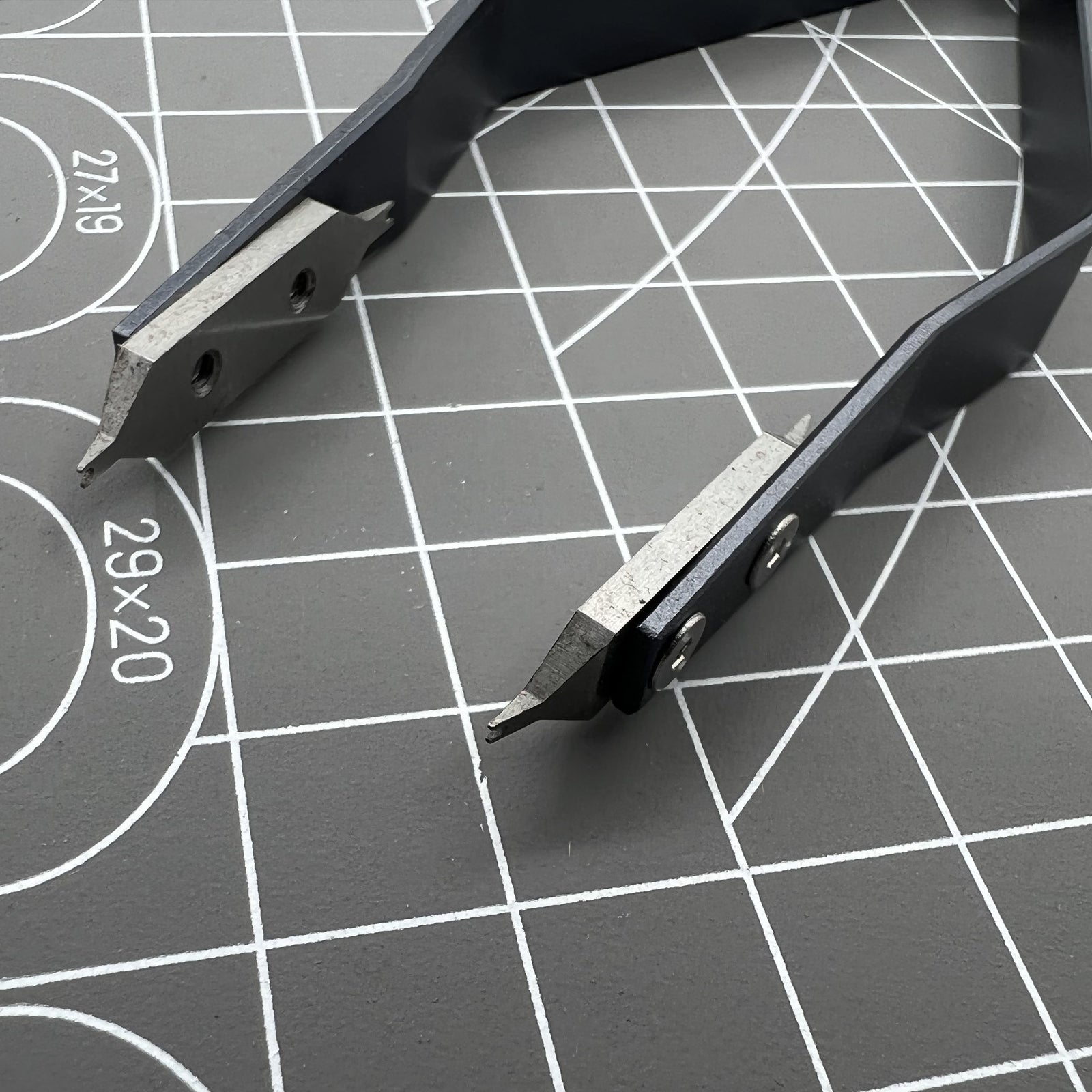 Stainless steel spring bar tweezer for lug removal, compatible with 7825 parts, durable tool.