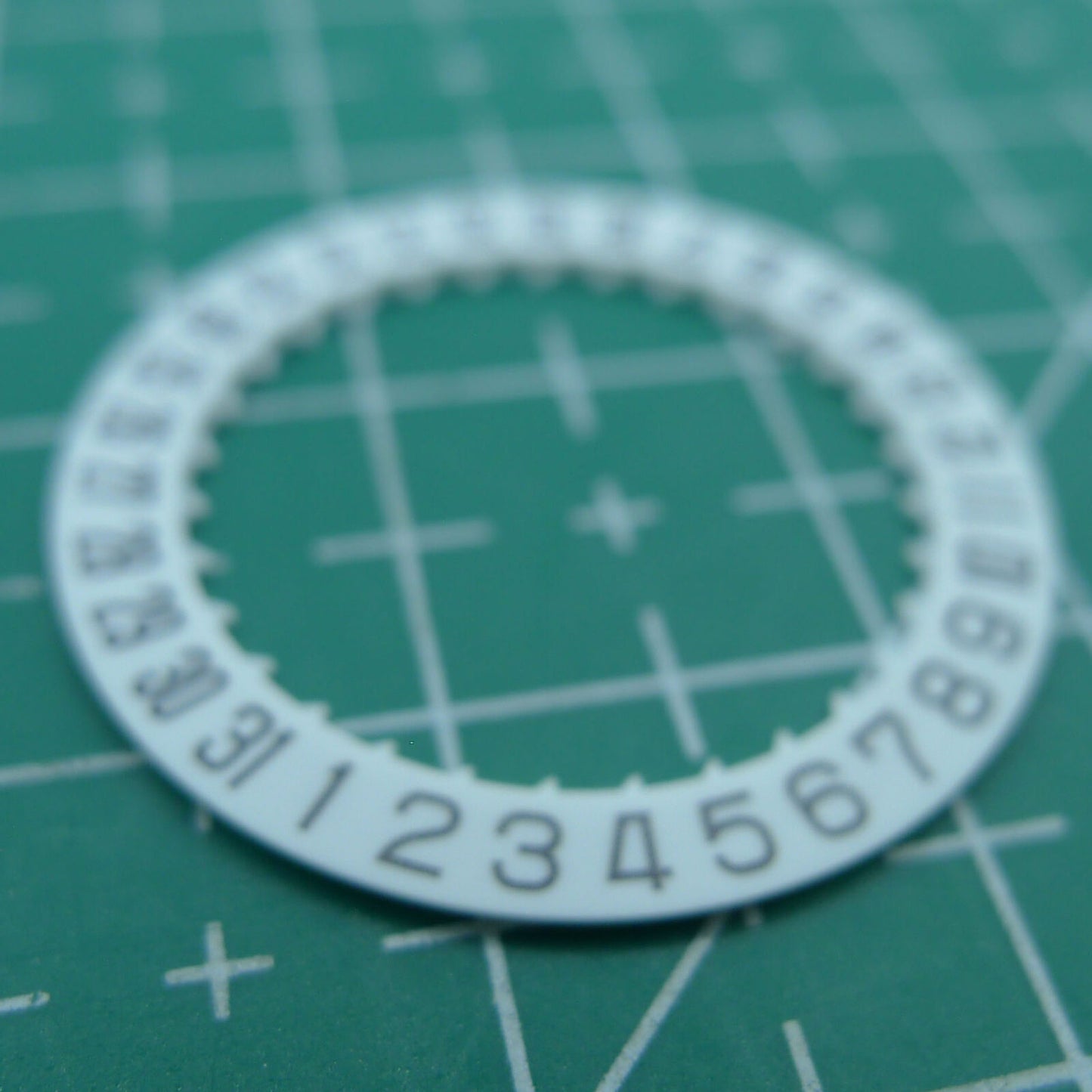 White date disk wheel showing date at 6 o'clock for Miyota 8215 8200 movement, generic brand accessory.