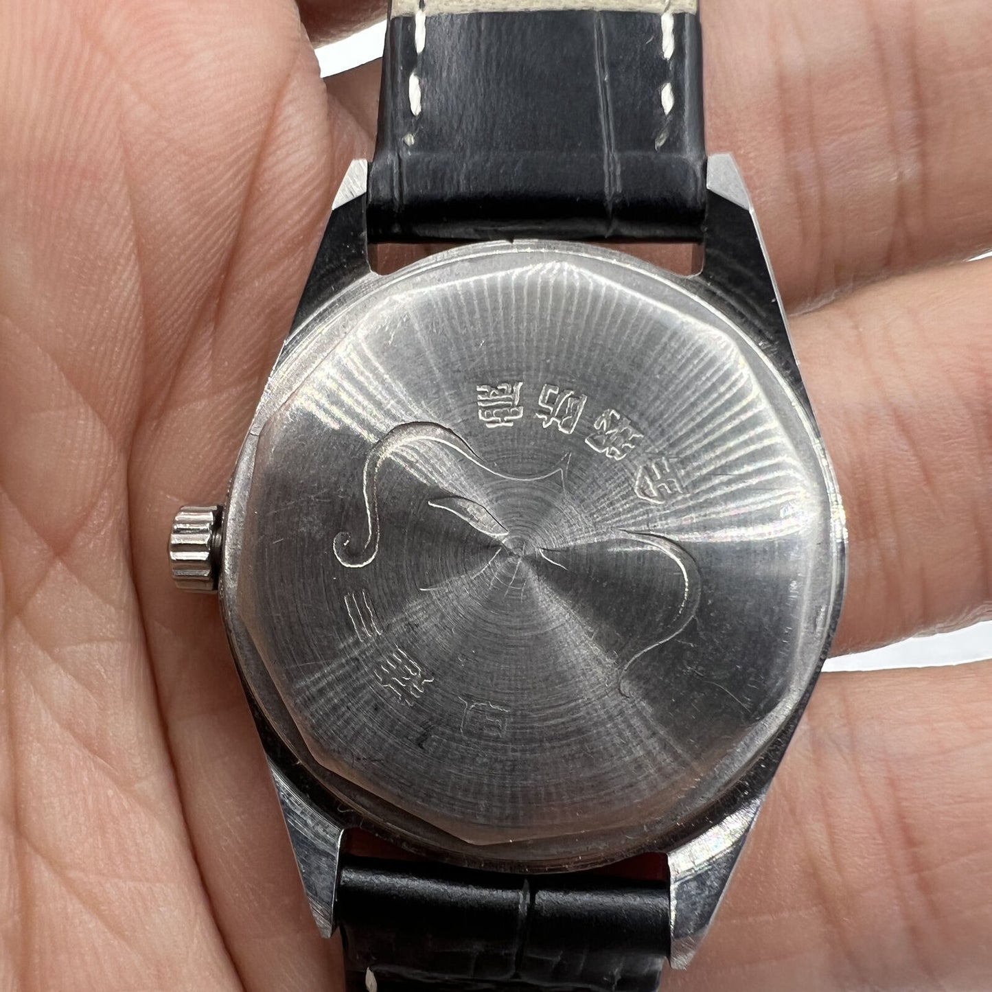 HONGLIAN 32mm manual mechanical watch with 17 jewels, Roman numeral dial, elegant classic style.