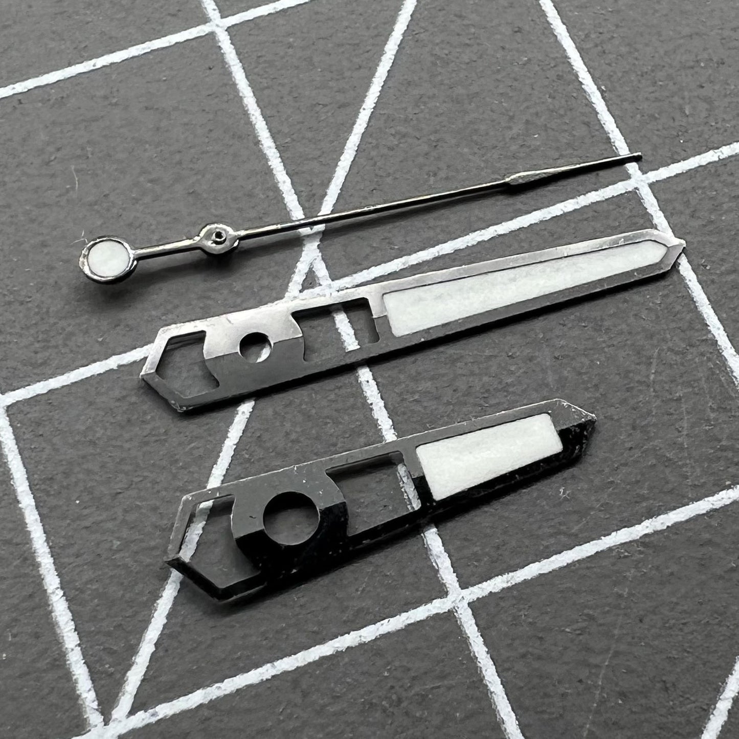 13 mm hohle schwarze Zierleisten mit blauer Leuchtmasse für mechanisches Uhrwerk NH35 NH36 