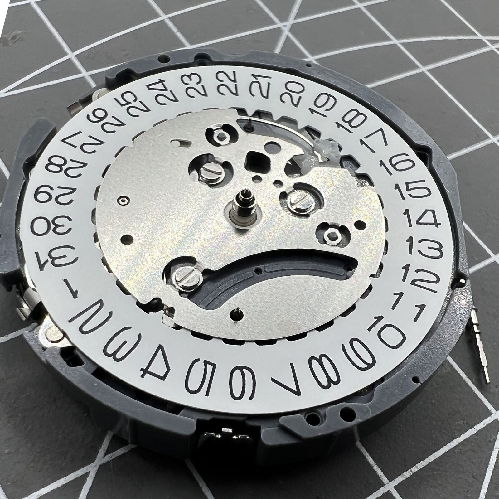 Hattori Epson VK61A quartz watch movement for precise timekeeping, Japan made, perfect for watch repair and accessories.