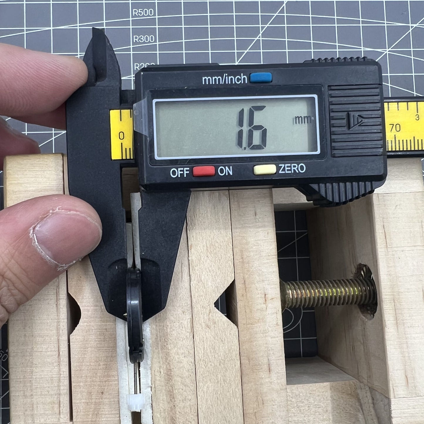 ETA804.114 quartz watch movement showing single calendar date at 3 o'clock, precise timing function