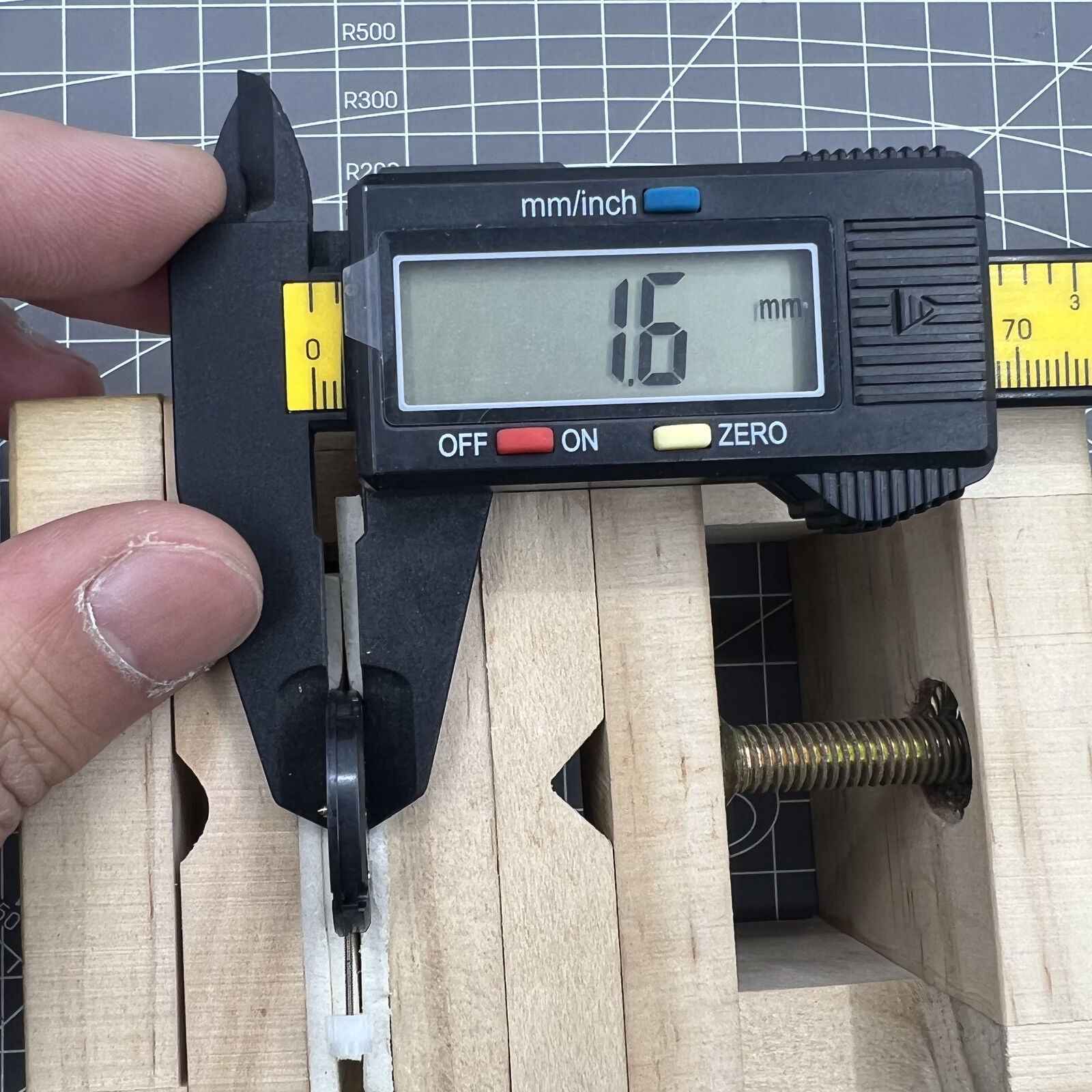 ETA804.114 quartz watch movement showing single calendar date at 3 o'clock, precise timing function