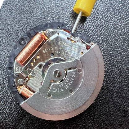 Ersatzquarzwerk Seiko 5M83A aus Japan