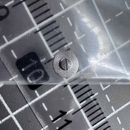 2 Stück Original Schrauben für Uhrwerk Ratschenrad ETA C07.111 Bewegung